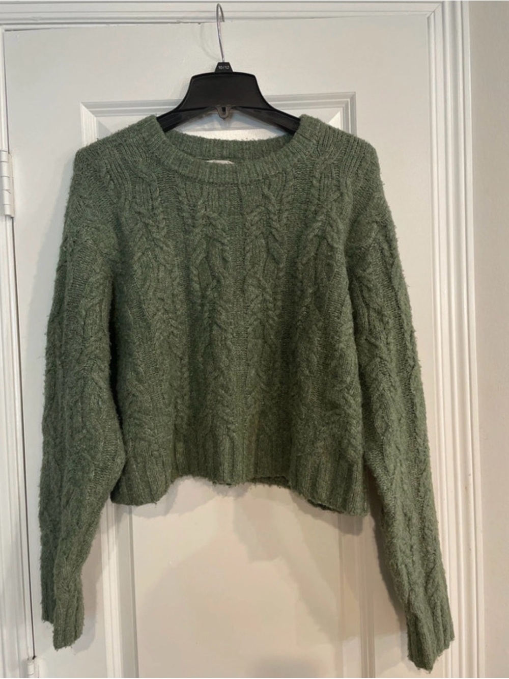 Universal Thread Olive Green Cable Knit Crewneck Sweater